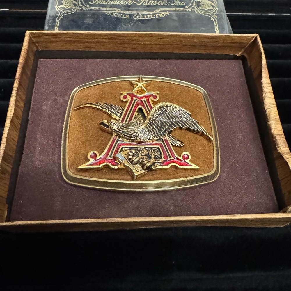 Elegant Gold and Red Belt with Ornate Design